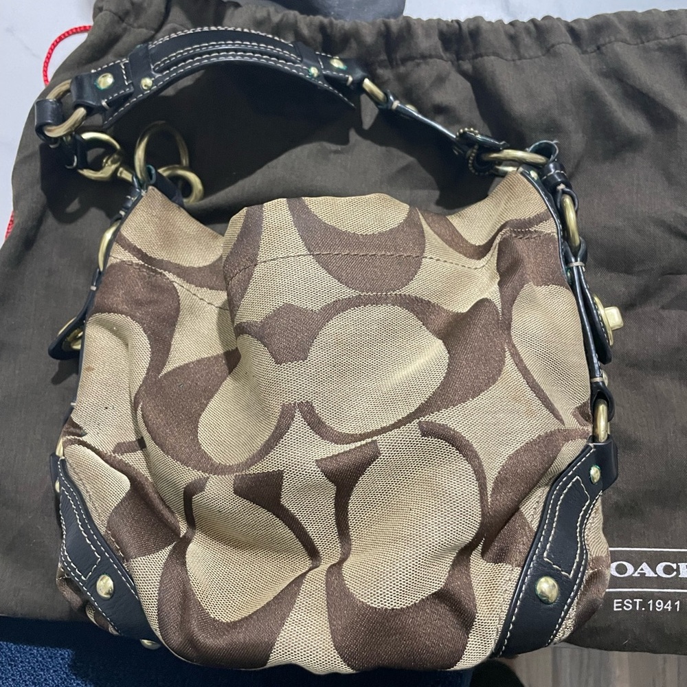Coach bag size medium